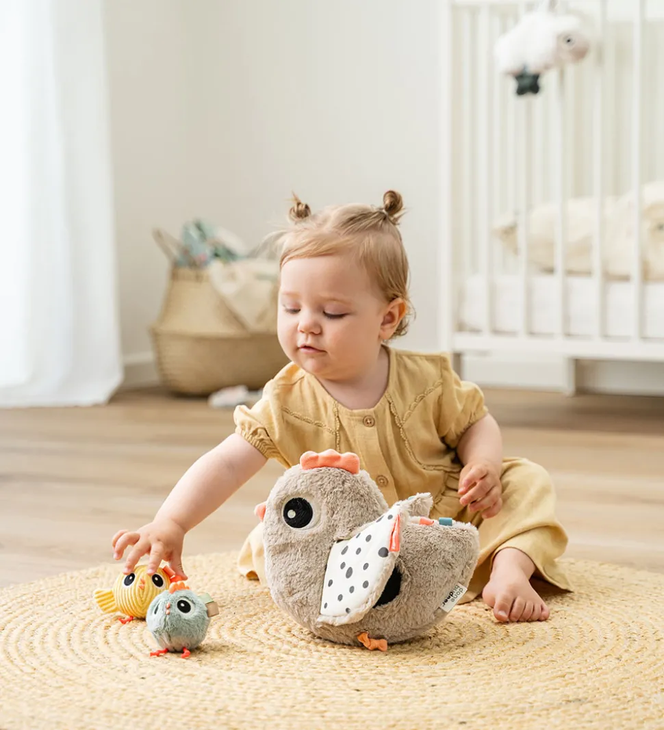 Done by Deer Aktivitetslegetøj - Clucky - Sand