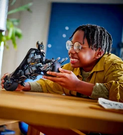 LEGO® Batman - Byg selv-figur af Batman 76273 - 713 Dele