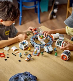 LEGO® City - Modulopbygget Rumstation 60433 - 1097 Dele