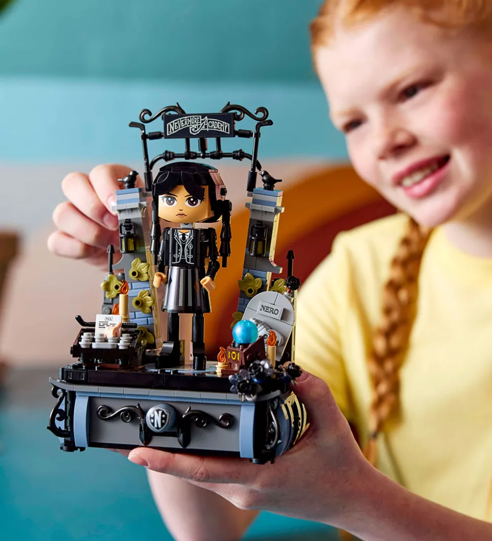 LEGO® Wednesday - Wednesday Addams-Figur - 76780 - 702 Dele