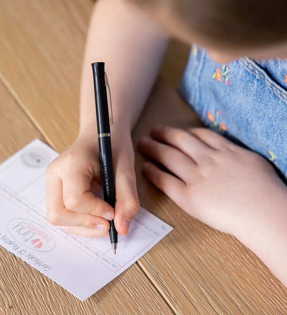 Tiny Treasures Dukke m. Brun Hår - Blue Bear Dukke