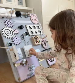 Woobiboo Woobiboard - Premium Play Standing - I Believe In Unico